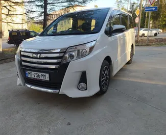 Wypożyczalnia Toyota Noah na lotnisku w Kutaisi, Gruzja ✓ Nr 8929. ✓ Skrzynia Automatyczna ✓ Opinii: 1.