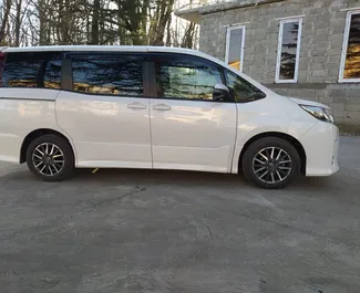 Toyota Noah – samochód kategorii Komfort, Minivan na wynajem w Gruzji ✓ Depozyt 250 GEL ✓ Ubezpieczenie: OC, CDW, SCDW, FDW, Pasażerowie, Od Kradzieży, Bez Depozytu.