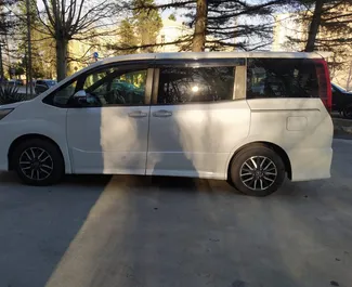 Silnik Benzyna 2,0 l – Wynajmij Toyota Noah na lotnisku w Kutaisi.