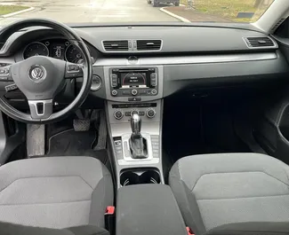 Wynajmij Volkswagen Passat 2015 w Serbii. Paliwo: Diesel. Moc: 140 KM ➤ Koszt od 40 EUR za dobę.