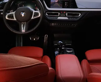 Wynajmij BMW 120i 2021 w ZEA. Paliwo: Benzyna. Moc: 180 KM ➤ Koszt od 280 AED za dobę.