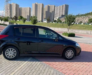 Nissan Tiida 2007 do wynajęcia w Erewaniu. Limit przebiegu nieograniczony.