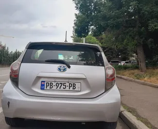 Toyota Prius C – samochód kategorii Ekonomiczny, Komfort na wynajem w Gruzji ✓ Depozyt 40 GEL ✓ Ubezpieczenie: OC, SCDW, Pasażerowie, Od Kradzieży.