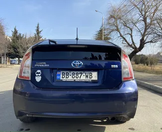 Toyota Prius 2012 do wynajęcia w Tbilisi. Limit przebiegu nieograniczony.