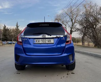 Wnętrze Honda Fit do wynajęcia w Gruzji. Doskonały samochód 4-osobowy. ✓ Skrzynia Automatyczna.