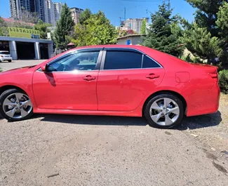 Wynajmij Toyota Camry 2014 w Gruzji. Paliwo: Benzyna. Moc: 268 KM ➤ Koszt od 126 GEL za dobę.