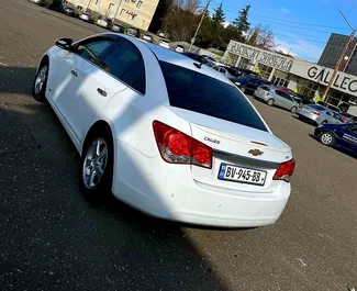 Chevrolet Cruze – samochód kategorii Komfort na wynajem w Gruzji ✓ Depozyt 300 GEL ✓ Ubezpieczenie: OC, FDW, Młody.