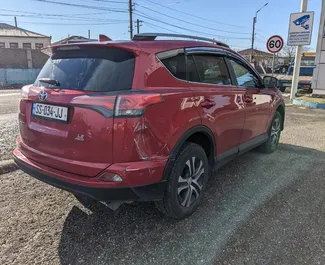 Toyota Rav4 2017 do wynajęcia w Tbilisi. Limit przebiegu nieograniczony.