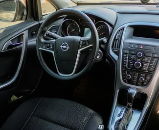 Opel Astra Sedan – samochód kategorii Ekonomiczny, Komfort na wynajem w Armenii ✓ Bez Depozytu ✓ Ubezpieczenie: OC, CDW, SCDW, FDW, Pasażerowie, Od Kradzieży.