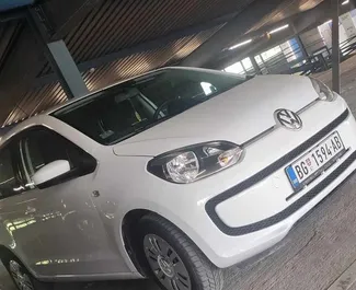 Wynajmij Volkswagen Up! 2019 w Serbii. Paliwo: Benzyna. Moc: 80 KM ➤ Koszt od 30 EUR za dobę.