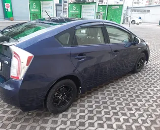 Wynajmij Toyota Prius 2012 w Gruzji. Paliwo: Benzyna. Moc: 120 KM ➤ Koszt od 93 GEL za dobę.