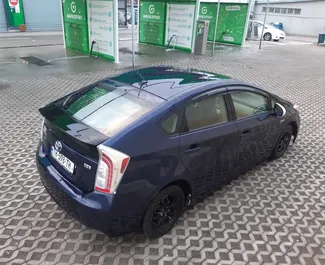 Toyota Prius 2012 do wynajęcia w Tbilisi. Limit przebiegu nieograniczony.