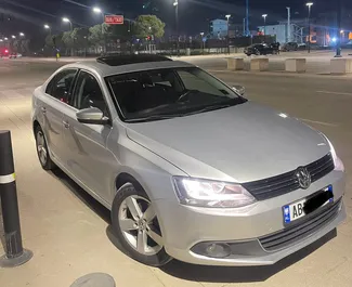 Wypożyczalnia Volkswagen Jetta na lotnisku w Tiranie, Albania ✓ Nr 9305. ✓ Skrzynia Automatyczna ✓ Opinii: 0.