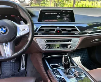 Wynajmij BMW 720d 2020 w Rosji. Paliwo: Diesel. Moc: 250 KM ➤ Koszt od 7990 RUB za dobę.