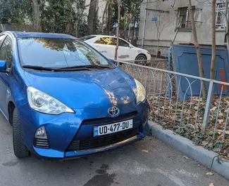 Wypożyczalnia Toyota Prius C w Tbilisi, Gruzja ✓ Nr 9240. ✓ Skrzynia Automatyczna ✓ Opinii: 1.