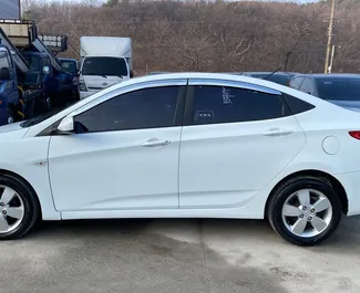 Wynajmij Hyundai Accent 2014 w Albanii. Paliwo: Diesel. Moc: 126 KM ➤ Koszt od 20 EUR za dobę.