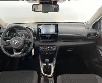 Toyota Yaris – samochód kategorii Ekonomiczny, Komfort na wynajem w Hiszpanii ✓ Depozyt 300 EUR ✓ Ubezpieczenie: OC, CDW.