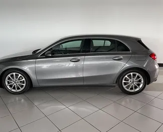 Wynajem samochodu Mercedes-Benz A-Class nr 9509 (Automatyczna) na lotnisku Tenerife South, z silnikiem 1,3l. Benzyna ➤ Bezpośrednio od Filip w Hiszpanii.