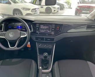 Wynajmij Volkswagen Taigo 2022 w Hiszpanii. Paliwo: Benzyna. Moc: 95 KM ➤ Koszt od 28 EUR za dobę.