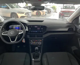 Wynajmij Volkswagen T-Cross 2022 w Hiszpanii. Paliwo: Benzyna. Moc: 95 KM ➤ Koszt od 25 EUR za dobę.