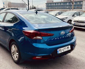 Hyundai Elantra 2018 do wynajęcia na lotnisku w Tbilisi. Limit przebiegu nieograniczony.