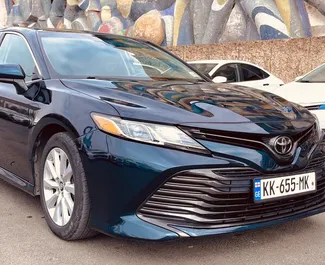 Wynajmij Toyota Camry 2021 w Gruzji. Paliwo: Benzyna. Moc: 203 KM ➤ Koszt od 125 GEL za dobę.