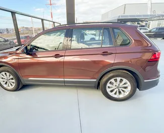 Wynajem samochodu Volkswagen Tiguan nr 9508 (Manualna) na lotnisku Tenerife South, z silnikiem 1,5l. Benzyna ➤ Bezpośrednio od Filip w Hiszpanii.