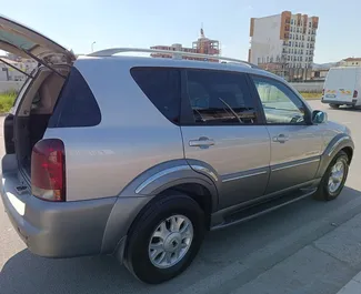 Wynajmij SsangYong Rexton 2004 w Albanii. Paliwo: Diesel. Moc: 190 KM ➤ Koszt od 38 EUR za dobę.