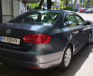 Silnik Benzyna 2,5 l – Wynajmij Volkswagen Jetta w Tbilisi.