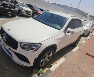 Wypożyczalnia Mercedes-Benz GLC300 w Dubaju, ZEA ✓ Nr 9406. ✓ Skrzynia Automatyczna ✓ Opinii: 0.