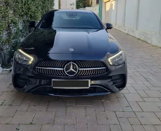 Wypożyczalnia Mercedes-Benz E300 e w Baku, Azerbejdżan ✓ Nr 9597. ✓ Skrzynia Automatyczna ✓ Opinii: 0.