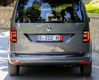 Wynajmij Volkswagen Caddy 2017 w Albanii. Paliwo: Diesel. Moc: 140 KM ➤ Koszt od 35 EUR za dobę.