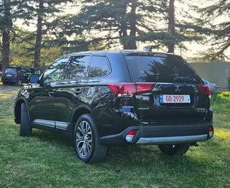 Mitsubishi Outlander Xl 2017 do wynajęcia w Kutaisi. Limit przebiegu nieograniczony.