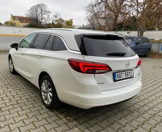 Opel Astra Sports Tourer 2018 – wynajem od właścicieli w Pradze (Czechy).