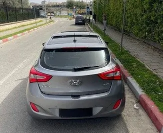 Hyundai i30 2013 do wynajęcia w Tiranie. Limit przebiegu nieograniczony.