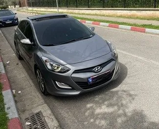 Wynajmij Hyundai i30 2013 w Albanii. Paliwo: Diesel. Moc: 110 KM ➤ Koszt od 22 EUR za dobę.