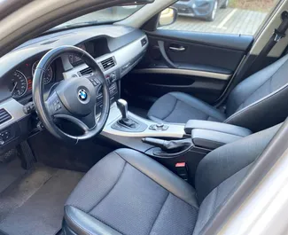 Wnętrze BMW 3-series Touring do wynajęcia in Czechia. Doskonały samochód 5-osobowy. ✓ Skrzynia Automatyczna.