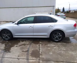 Silnik Benzyna 2,5 l – Wynajmij Volkswagen Passat na lotnisku w Kutaisi.