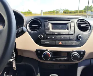 Hyundai i10 – samochód kategorii Ekonomiczny na wynajem w Grecji ✓ Depozyt 500 EUR ✓ Ubezpieczenie: OC, CDW, SCDW, FDW, Od Kradzieży.