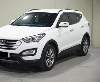 Wynajmij Hyundai Santa Fe 2016 w Albanii. Paliwo: Diesel. Moc: 200 KM ➤ Koszt od 45 EUR za dobę.