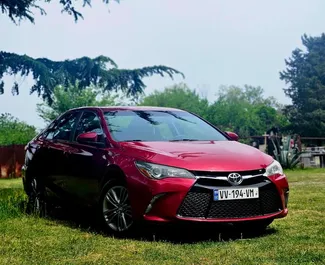 Wynajmij Toyota Camry 2016 w Gruzji. Paliwo: Benzyna. Moc: 190 KM ➤ Koszt od 90 GEL za dobę.