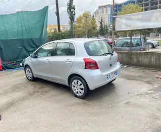 Wynajem samochodu Toyota Yaris nr 10050 (Manualna) na lotnisku w Tiranie, z silnikiem 1,4l. Diesel ➤ Bezpośrednio od Armand w Albanii.