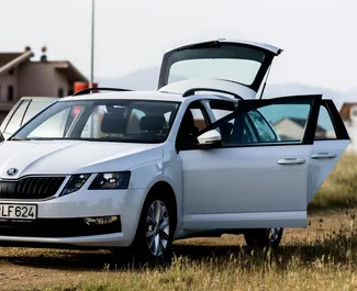 Wynajmij Skoda Octavia Combi 2018 w Czarnogórze. Paliwo: Diesel. Moc: 85 KM ➤ Koszt od 28 EUR za dobę.