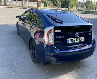 Toyota Prius 2014 – wynajem od właścicieli w Kutaisi (Gruzja).