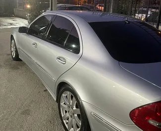 Wynajem samochodu Mercedes-Benz E-Class nr 10051 (Automatyczna) na lotnisku w Tiranie, z silnikiem 1,8l. Gaz ➤ Bezpośrednio od Armand w Albanii.