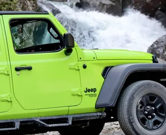 Jeep Wrangler Sahara 2021 do wynajęcia w Tbilisi. Limit przebiegu 250 km/dzień.