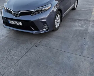 Wypożyczalnia Toyota Sienna w Tbilisi, Gruzja ✓ Nr 10155. ✓ Skrzynia Automatyczna ✓ Opinii: 0.