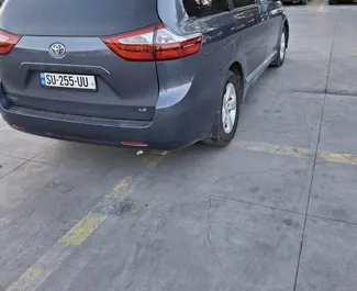 Wynajem samochodu Toyota Sienna nr 10155 (Automatyczna) w Tbilisi, z silnikiem 3,5l. Benzyna ➤ Bezpośrednio od Irakli w Gruzji.