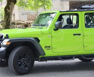 Jeep Wrangler Sahara – samochód kategorii Komfort, SUV, Cabrio na wynajem w Gruzji ✓ Depozyt 850 GEL ✓ Ubezpieczenie: OC, FDW, Pasażerowie, Od Kradzieży.