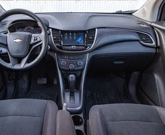 Wynajmij Chevrolet Trax 2017 w Gruzji. Paliwo: Benzyna. Moc: 138 KM ➤ Koszt od 105 GEL za dobę.